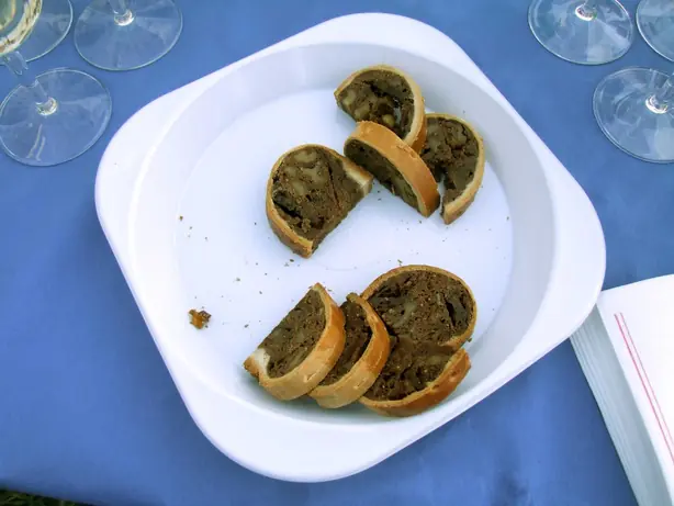 Foto von Klassisches Deutsches Früchtebrot (2) – fertig angerichtet