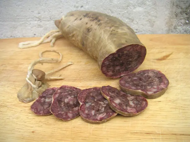 Foto von Hausgemachte Blutwurst klassisch – fertig angerichtet