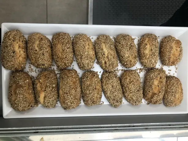 Foto von Sizilianische Biscotti Regina mit Sesam – fertig angerichtet