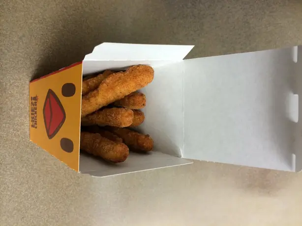 Foto von BK Chicken Fries – knusprige Hähnchenstreifen – fertig angerichtet