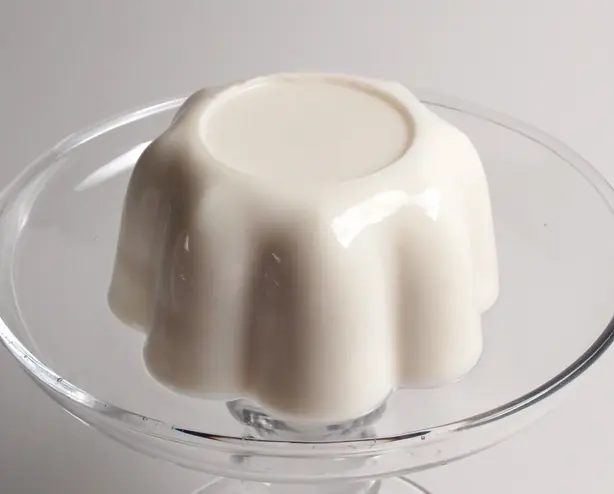 Foto von Französischer Mandel-Blancmange – fertig angerichtet