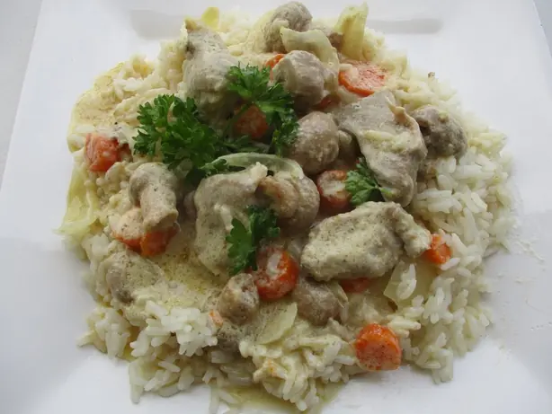Foto von Französische Blanquette de Veau – fertig angerichtet