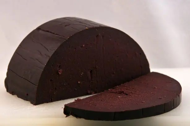 Foto von Schwedischer Blutpudding Blodpudding – fertig angerichtet