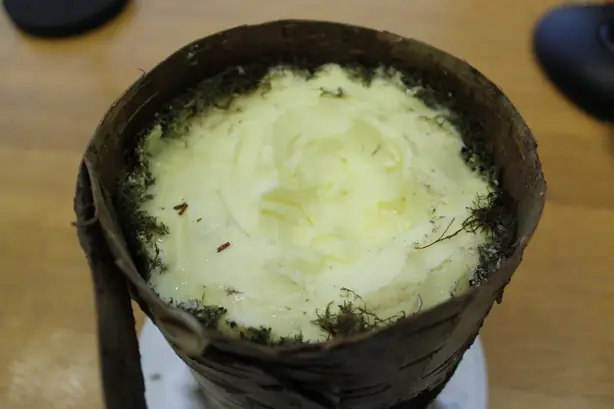 Foto von Irischer Clare Island Lachs gebraten – fertig angerichtet