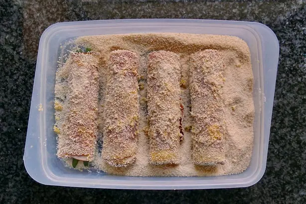 Foto von Bohnenpäckchen mit Panade – fertig angerichtet