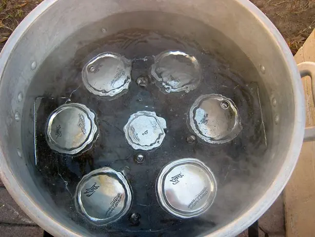 Boiling jars – Foto: [Unknown author] (CC BY-SA 4.0)