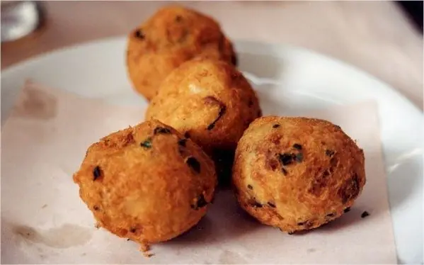 Foto von Portugiesische Stockfisch-Kroketten – fertig angerichtet