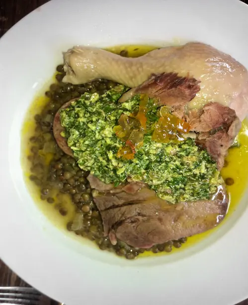 Foto von Bollito Misto Piemonteser Art – fertig angerichtet