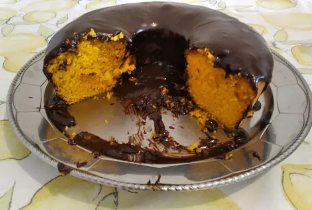 Foto von Saftiger Karottenkuchen American Style – fertig angerichtet