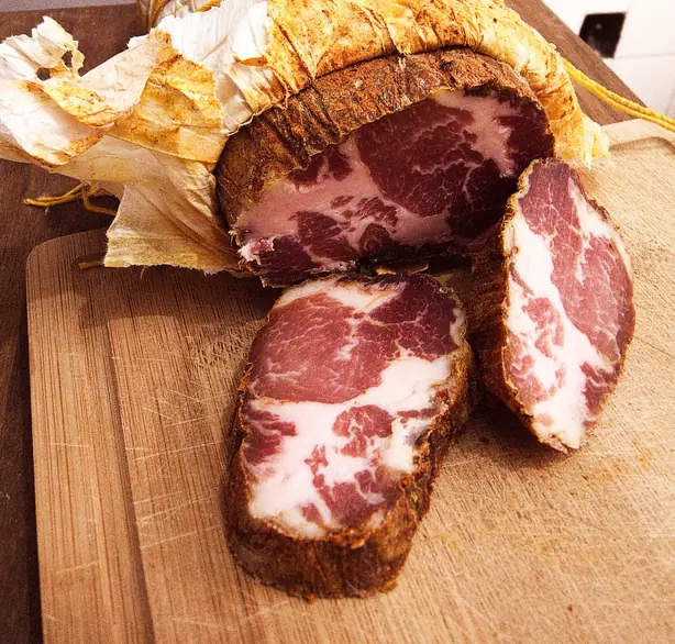 Foto von Argentinischer Bondiola-Sandwich – fertig angerichtet