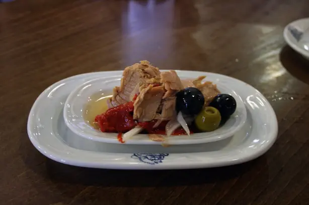 Foto von Spanische Fisch-Escabeche klassisch – fertig angerichtet