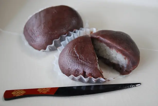 Foto von Japanische Botamochi mit Azuki-Paste – fertig angerichtet