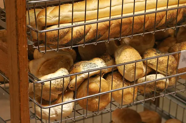 Foto von Ägyptisches Fino-Brot rollen – fertig angerichtet