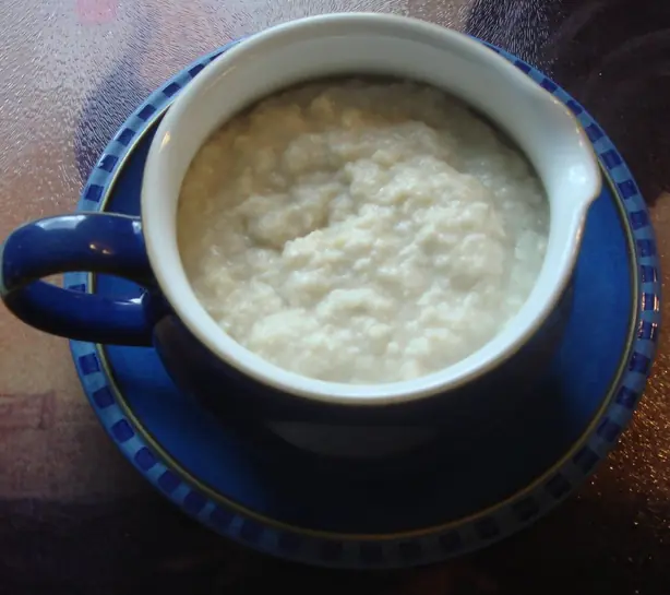 Foto von Britische Brotsoße mit Muskat und Nelken – fertig angerichtet