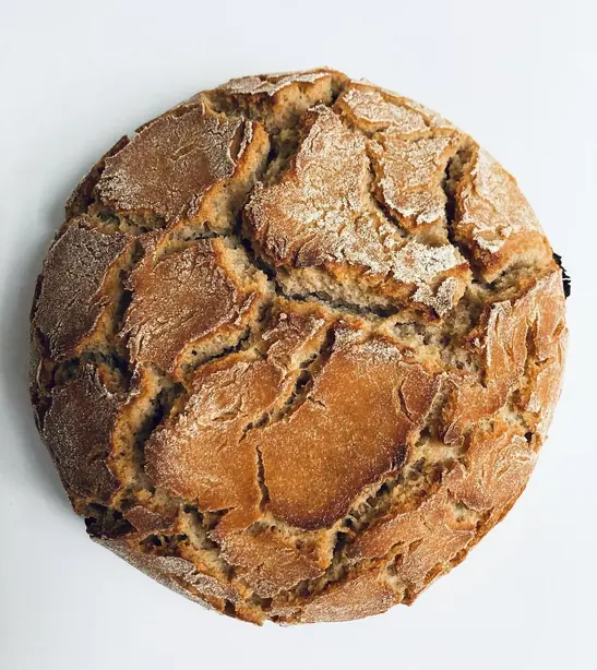 Foto von Portugiesische Broa aus Mais und Roggen – fertig angerichtet