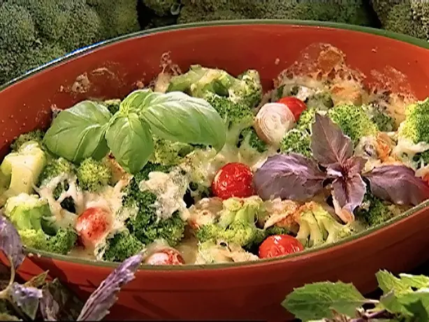 Foto von Brokkoligratin mit 3 Käsen – fertig angerichtet