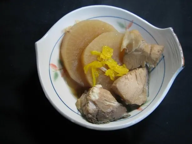 Foto von Knusprige Daikon-Bällchen asiatisch – fertig angerichtet