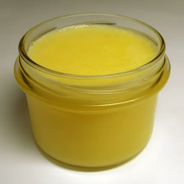 Foto von Butterschmalz selbst gemacht – fertig angerichtet