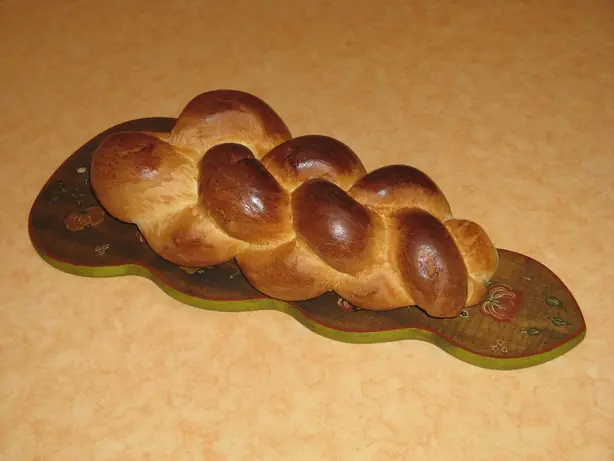 Foto von Schweizer Butterzopf klassisch – fertig angerichtet