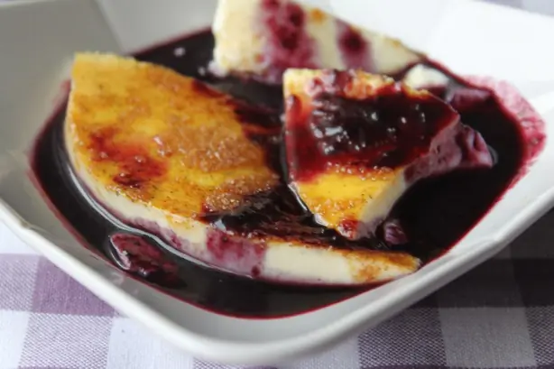 Foto von Isländischer Ábrystir Pudding – fertig angerichtet