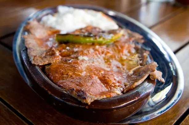 Foto von Original İskender Kebap aus Bursa – fertig angerichtet
