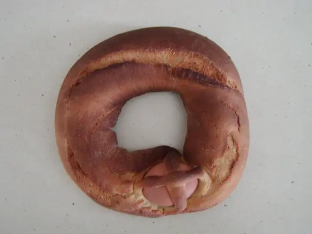 Foto von Korsischer Hefekranz Cacavellu – fertig angerichtet