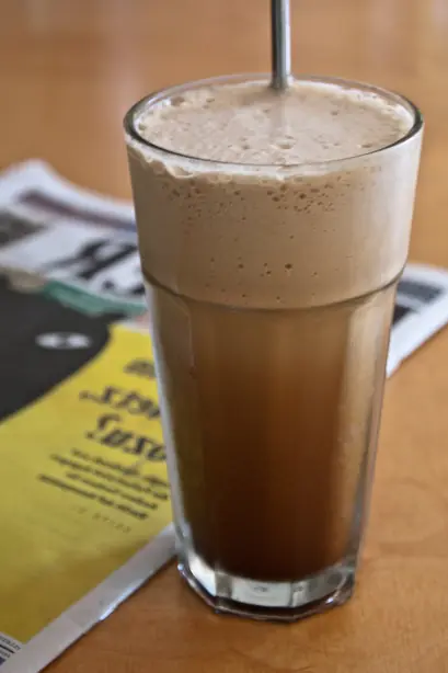 Foto von Griechischer Café frappé klassisch – fertig angerichtet