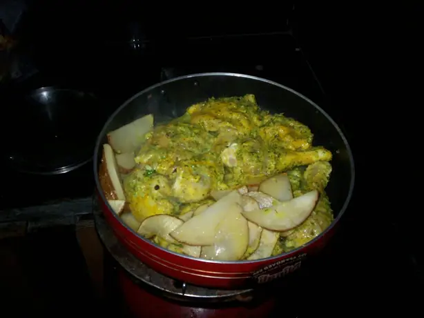 Foto von Goanisches Hähnchen Cafreal – fertig angerichtet