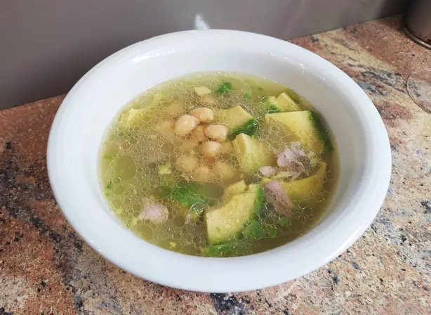 Foto von Mexikanische Caldo Xóchitl Suppe – fertig angerichtet