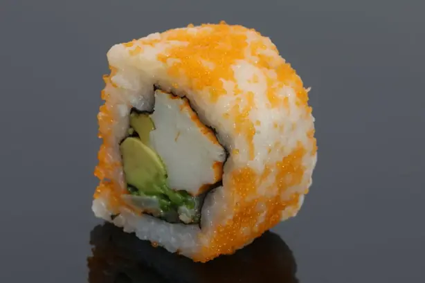 Foto von California Roll Uramaki – fertig angerichtet