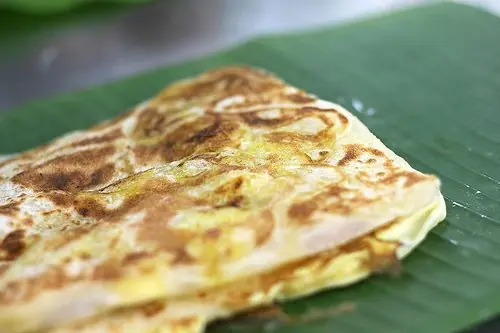 Foto von Malaysisches Roti Canai Klassisch – fertig angerichtet