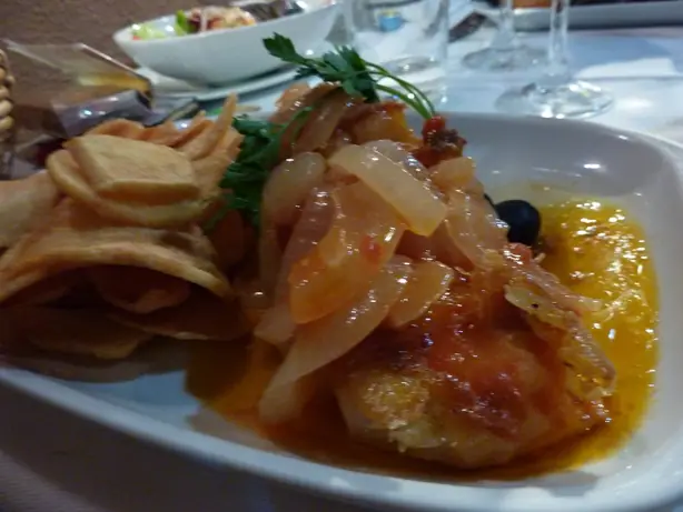 Foto von Portugiesische Rindersteaks Cebolada – fertig angerichtet