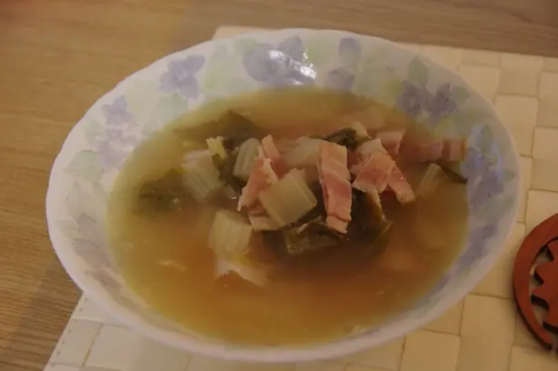 Foto von Herzhafte Baconsuppe mit Linsen – fertig angerichtet