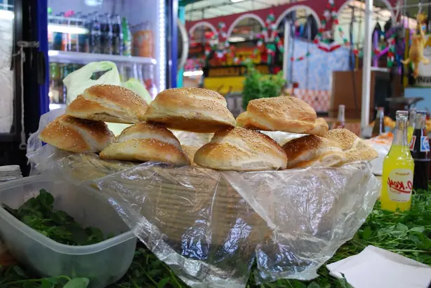 Foto von Mexikanische Cemita Poblana – fertig angerichtet