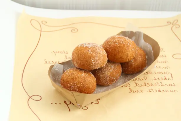 Foto von Koreanische Chapssal Donuts – fertig angerichtet