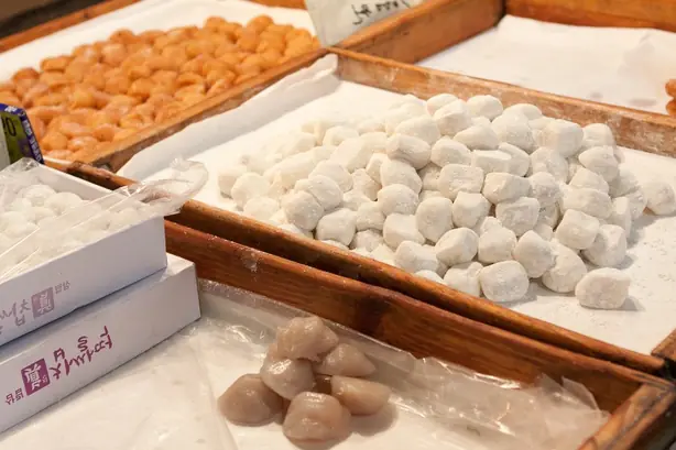 Foto von Klassische Koreanische Chapssal-tteok – fertig angerichtet