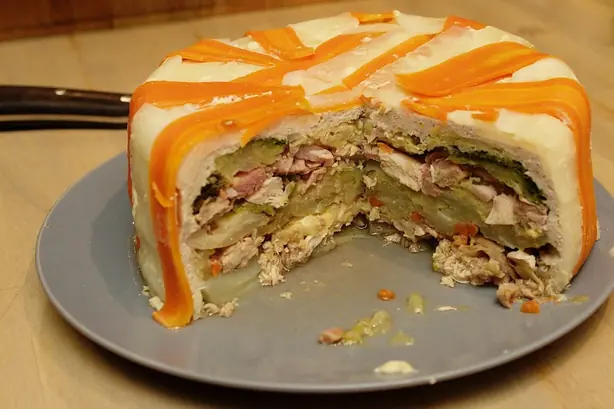 Foto von Klassische Wirsing-Chartreuse – fertig angerichtet