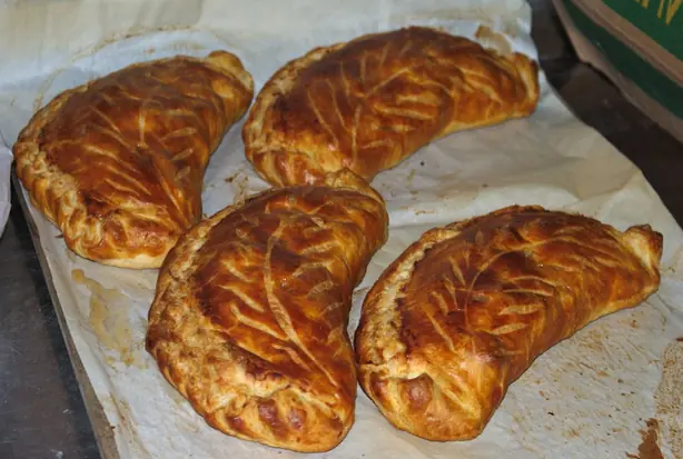 Foto von Klassische Chausson aux pommes – fertig angerichtet