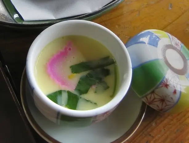 Foto von Japanisches Chawanmushi klassisch – fertig angerichtet