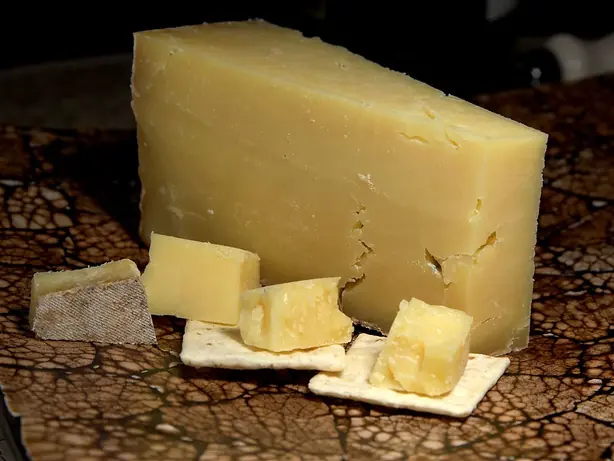 Foto von Klassische Cheese and Crackers Platte – fertig angerichtet