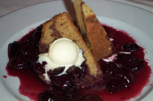 Foto von Klassische Cherries Jubilee – fertig angerichtet