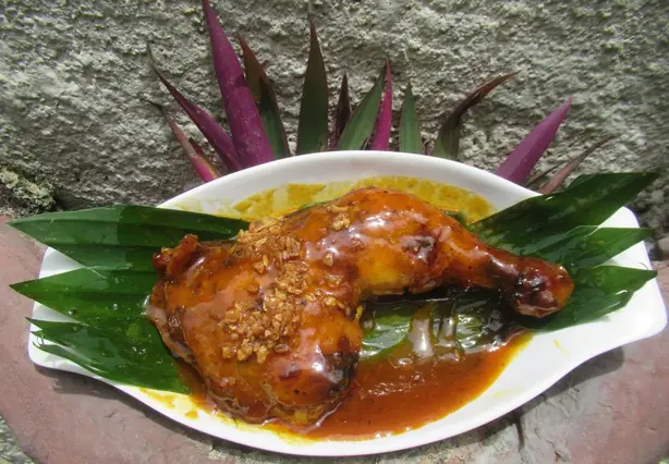 Foto von Philippinisches Chicken Inasal – fertig angerichtet