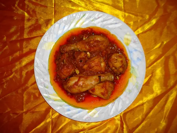 Foto von Klassisches Hähnchen-Korma – fertig angerichtet