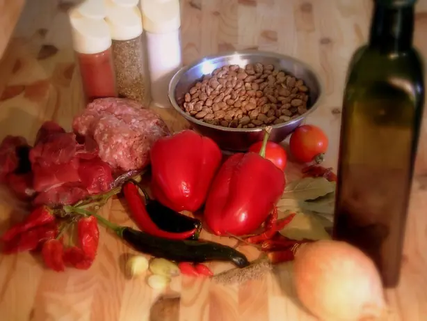 Foto von Chili con Carne mit Kakao – fertig angerichtet