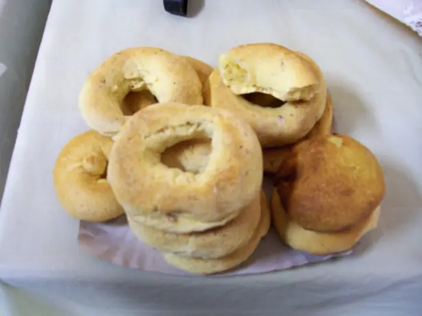 Foto von Paraguayische Chipa Käsebrötchen – fertig angerichtet