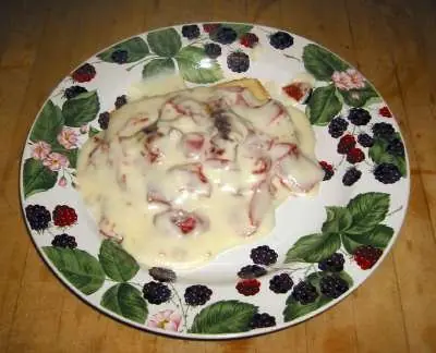 Foto von Klassisches Chipped Beef on Toast – fertig angerichtet