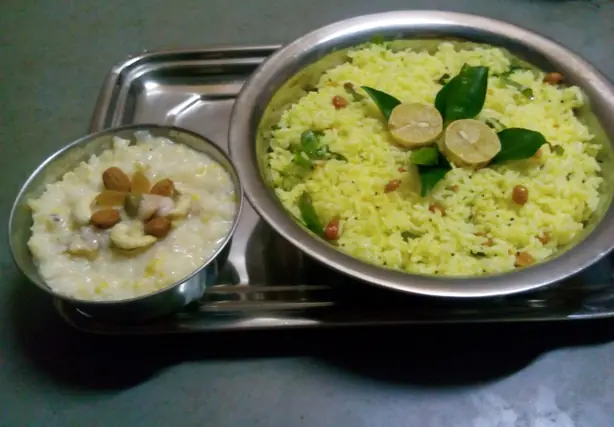 Foto von Klassischer Chitranna Zitronenreis – fertig angerichtet