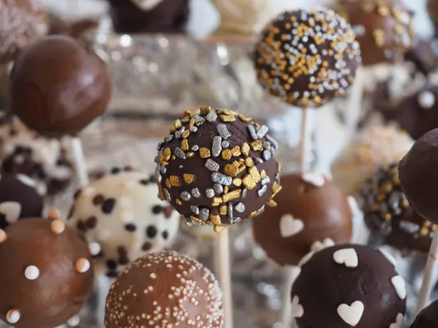 Foto von Amerikanische Cake Pops klassisch – fertig angerichtet
