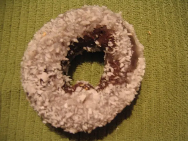 Foto von Klassische Amerikanische Kokos-Donuts – fertig angerichtet