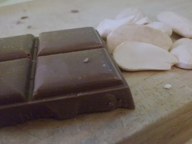 Foto von Klassische Schokolierte Mandeln – fertig angerichtet